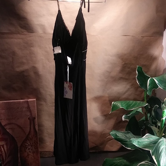 Hot & Delicious - Picture 3 of 5